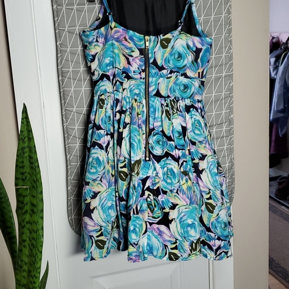 Cute Dress - Picture 4 of 7